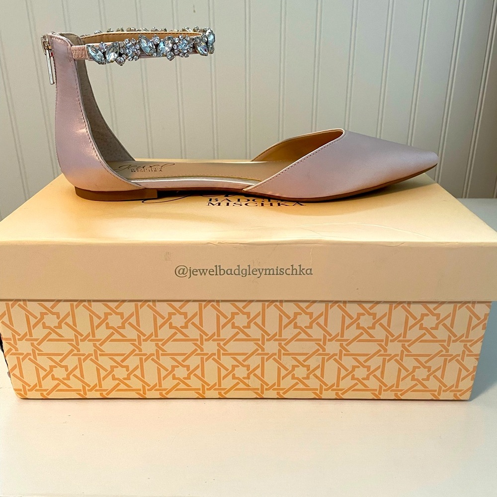 Jewel Badgley Mischka Flats. 7.5, never worn.